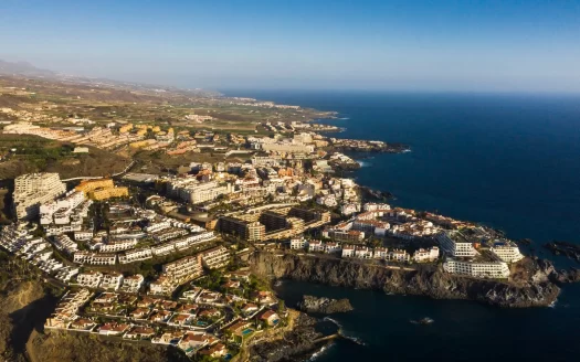 Acantilados de Los Gigantes vistos desde el mar en Tenerife