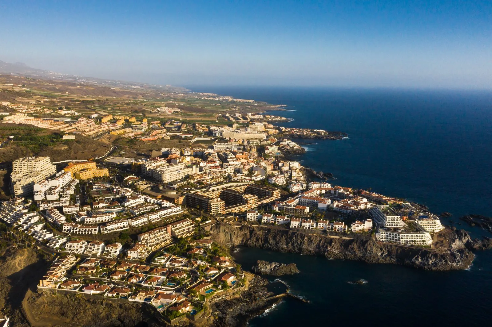Acantilados de Los Gigantes vistos desde el mar en Tenerife